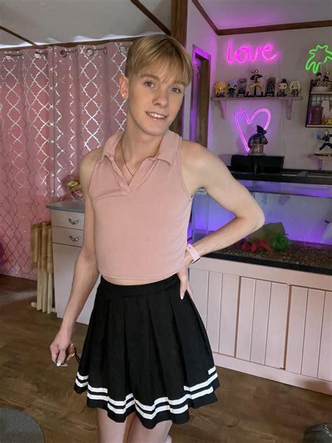 New Videos Tagged with femboy (3,372)